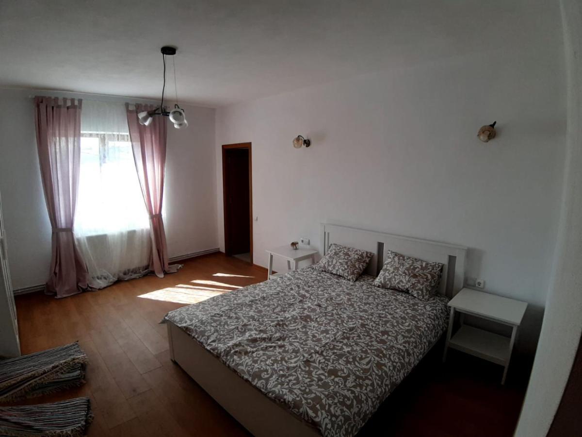 Casuta De La Munte Hotell Sfodea Exteriör bild