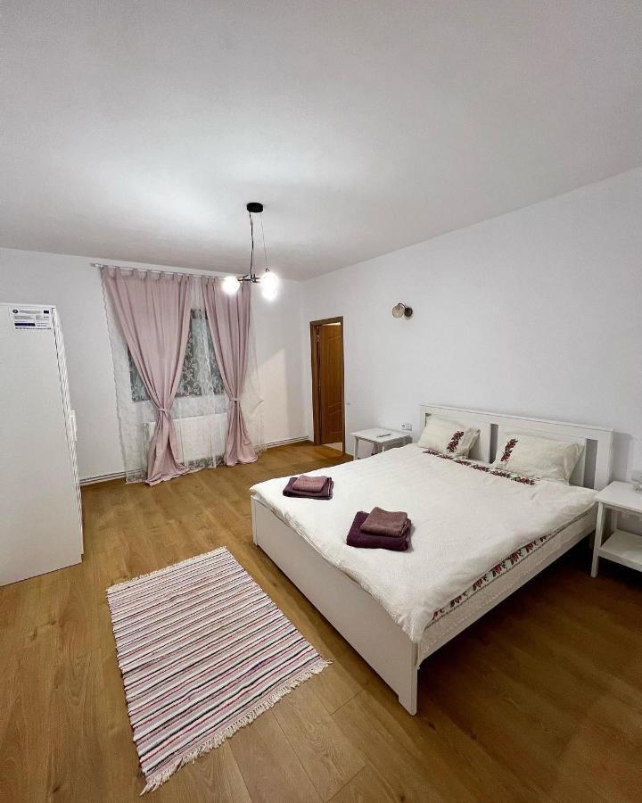 Casuta De La Munte Hotell Sfodea Exteriör bild
